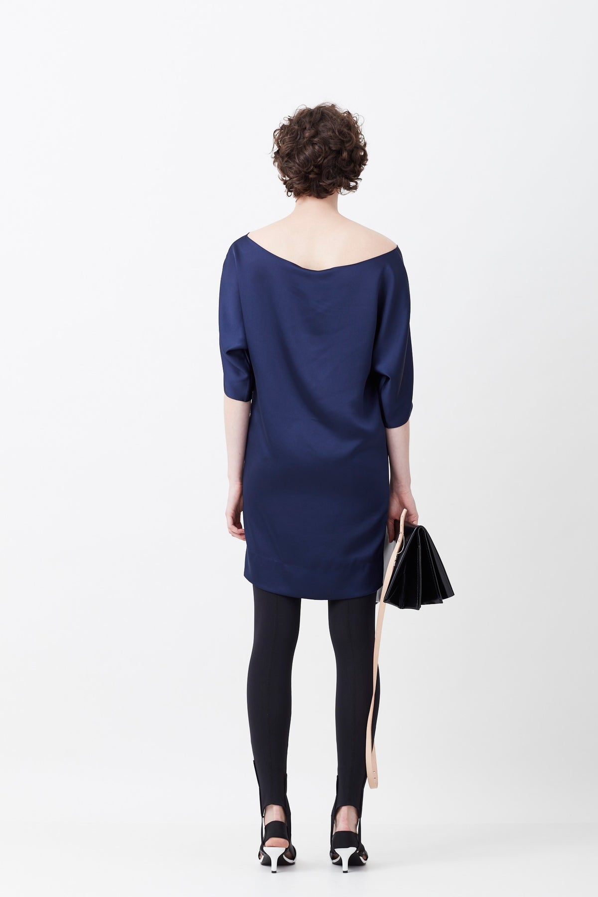 VESTIDO MANGA MORCEGO COM DECOTE CANOA