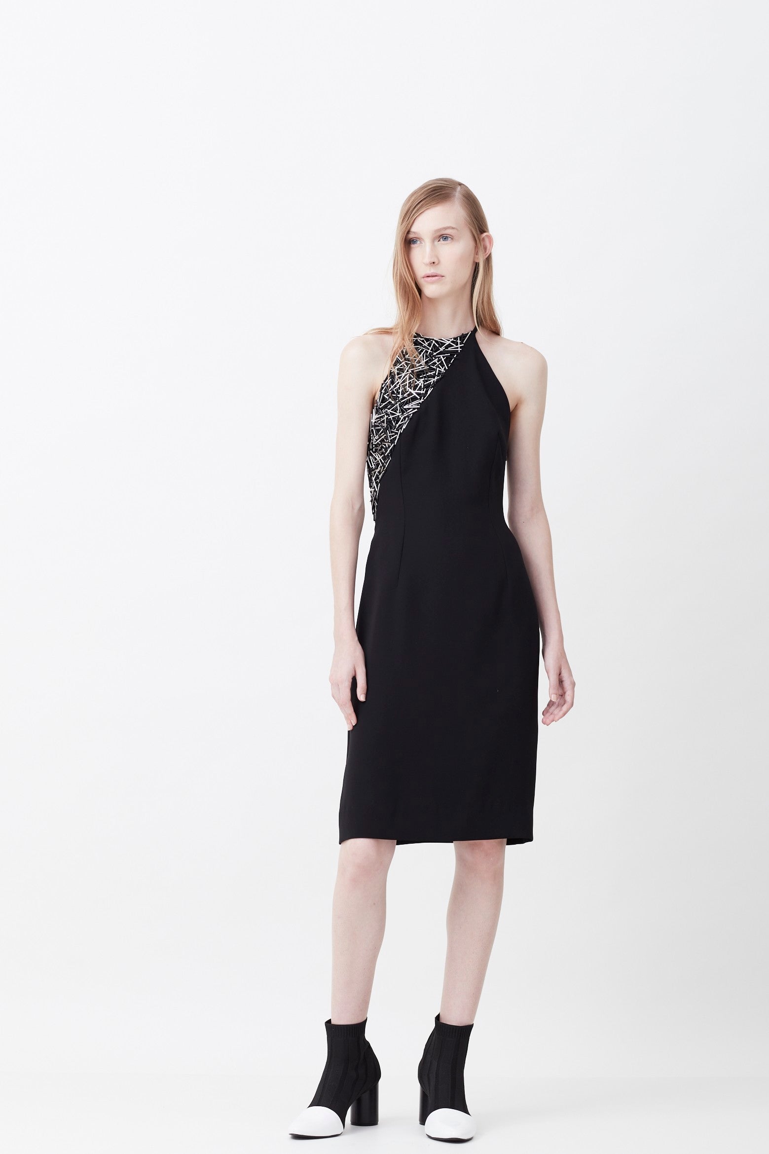 VESTIDO CURTO BORDADOS CANUTILHOS