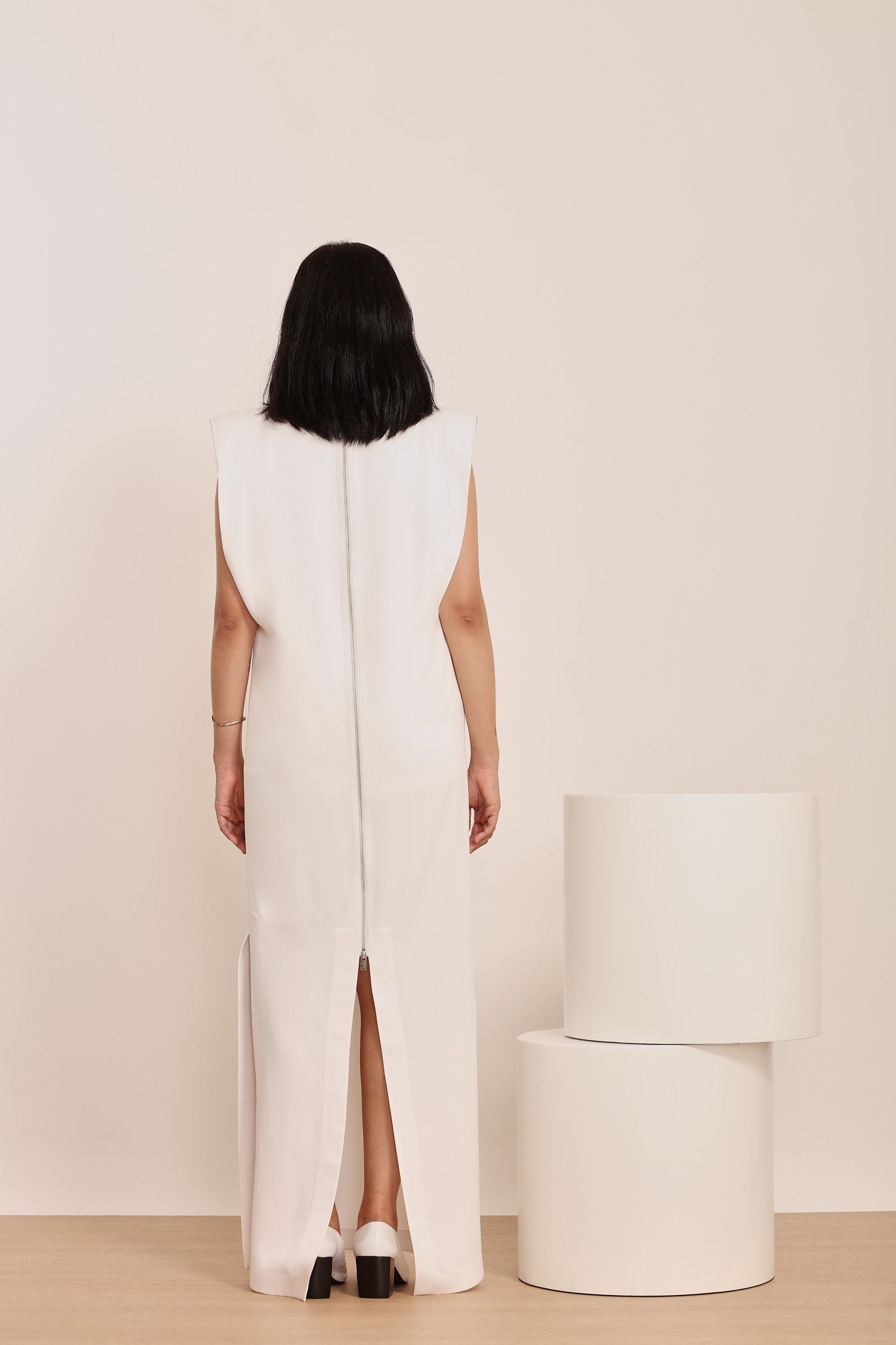 VESTIDO LONGO COM OMBREIRA DE CREPE