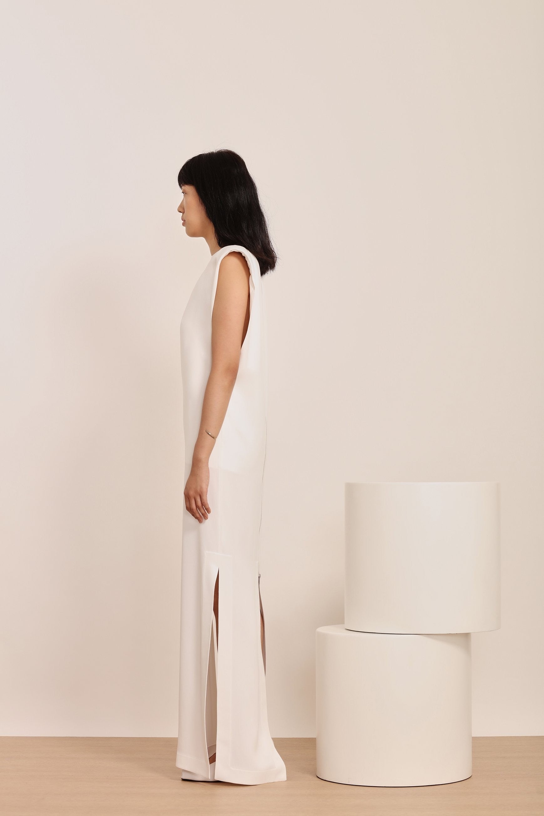 VESTIDO LONGO COM OMBREIRA DE CREPE
