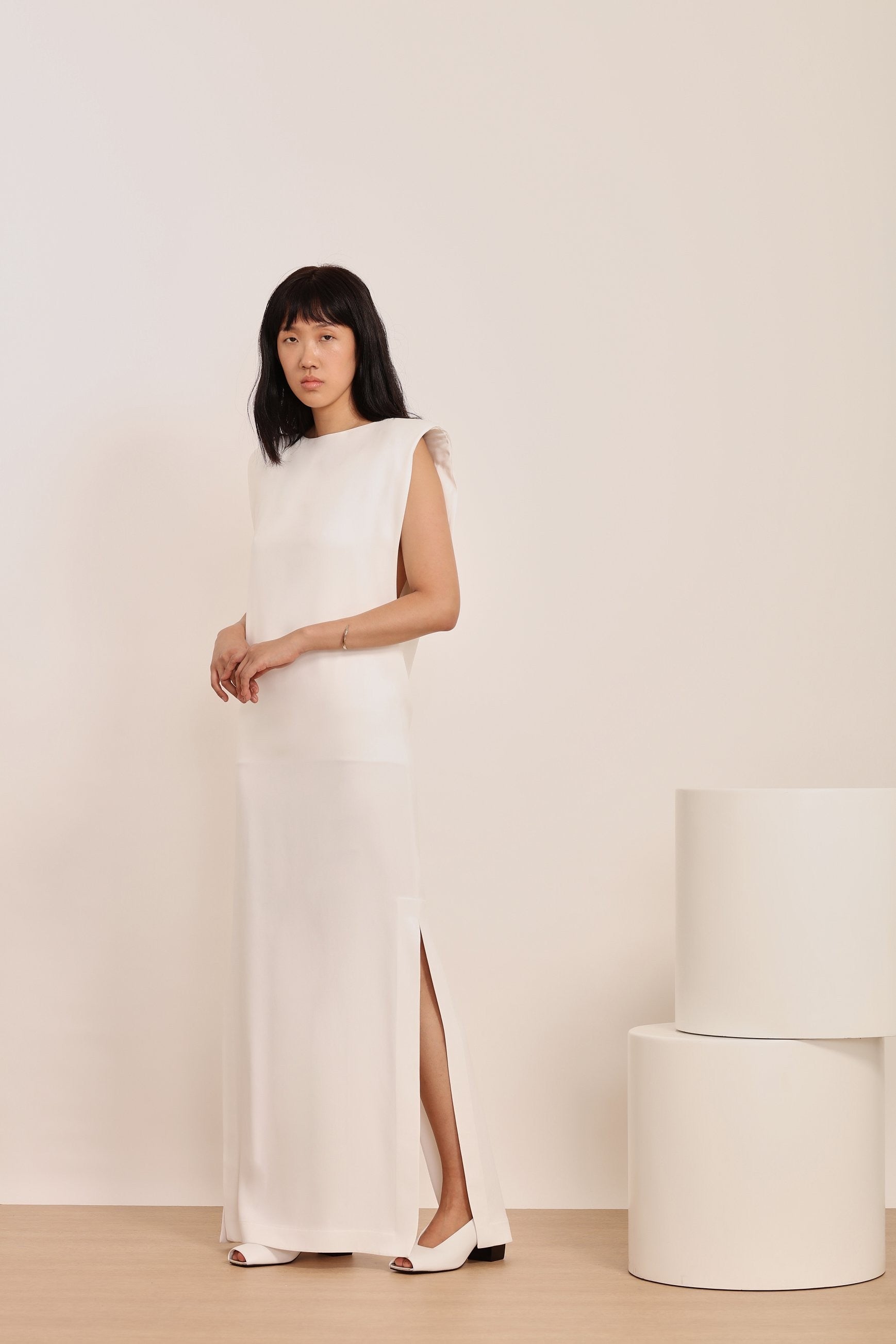 VESTIDO LONGO COM OMBREIRA DE CREPE