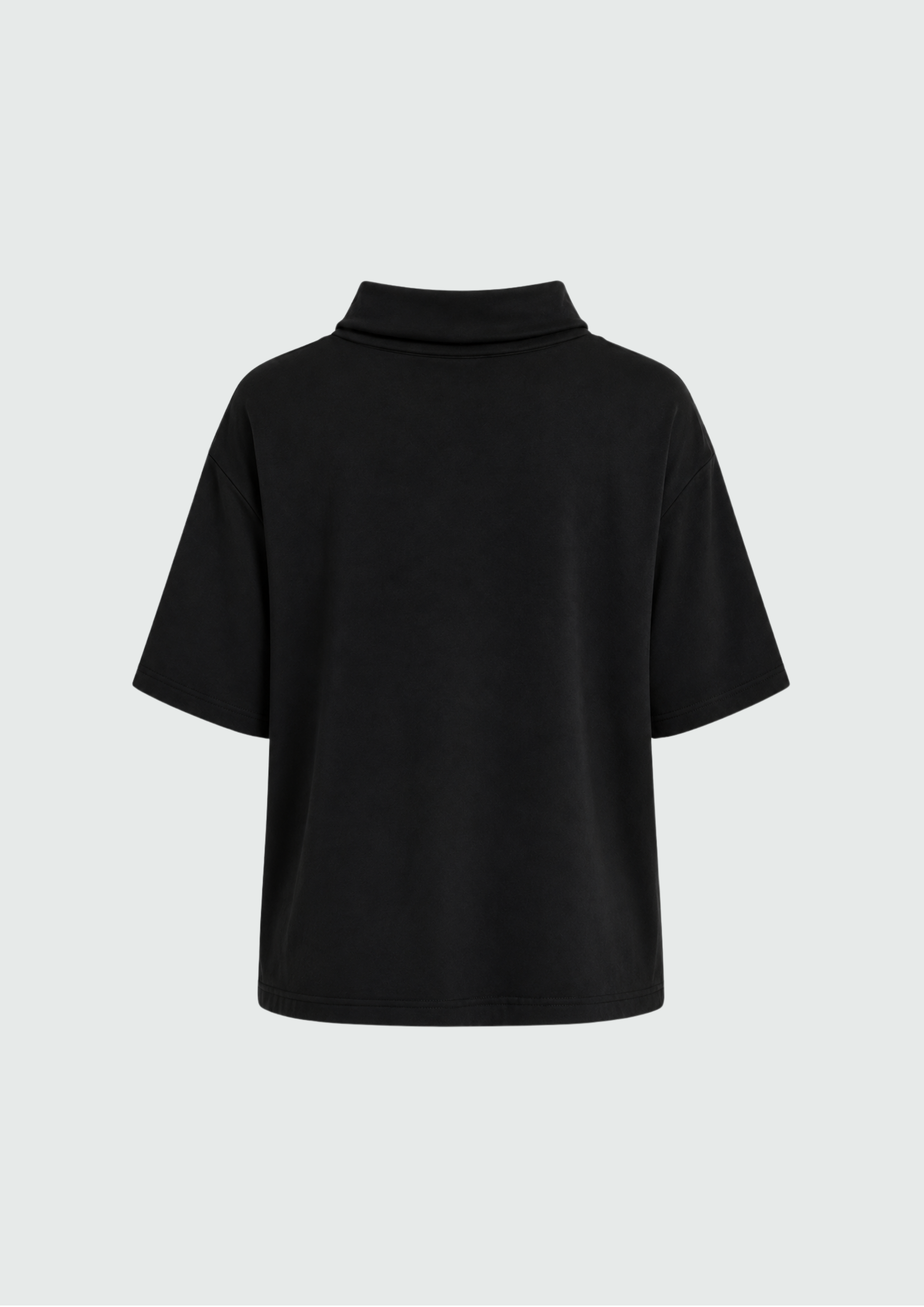 CAMISETA COM GOLA E ORQUÍDEA