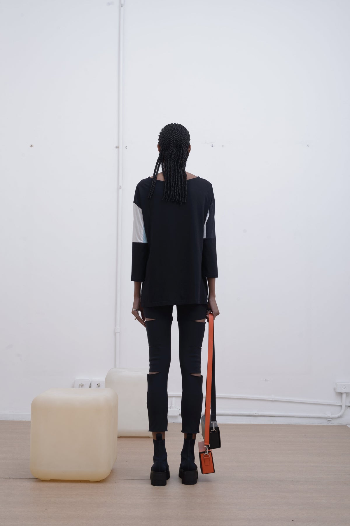 CAMISETA COM LISTRA MALHA ANTIVIRAL