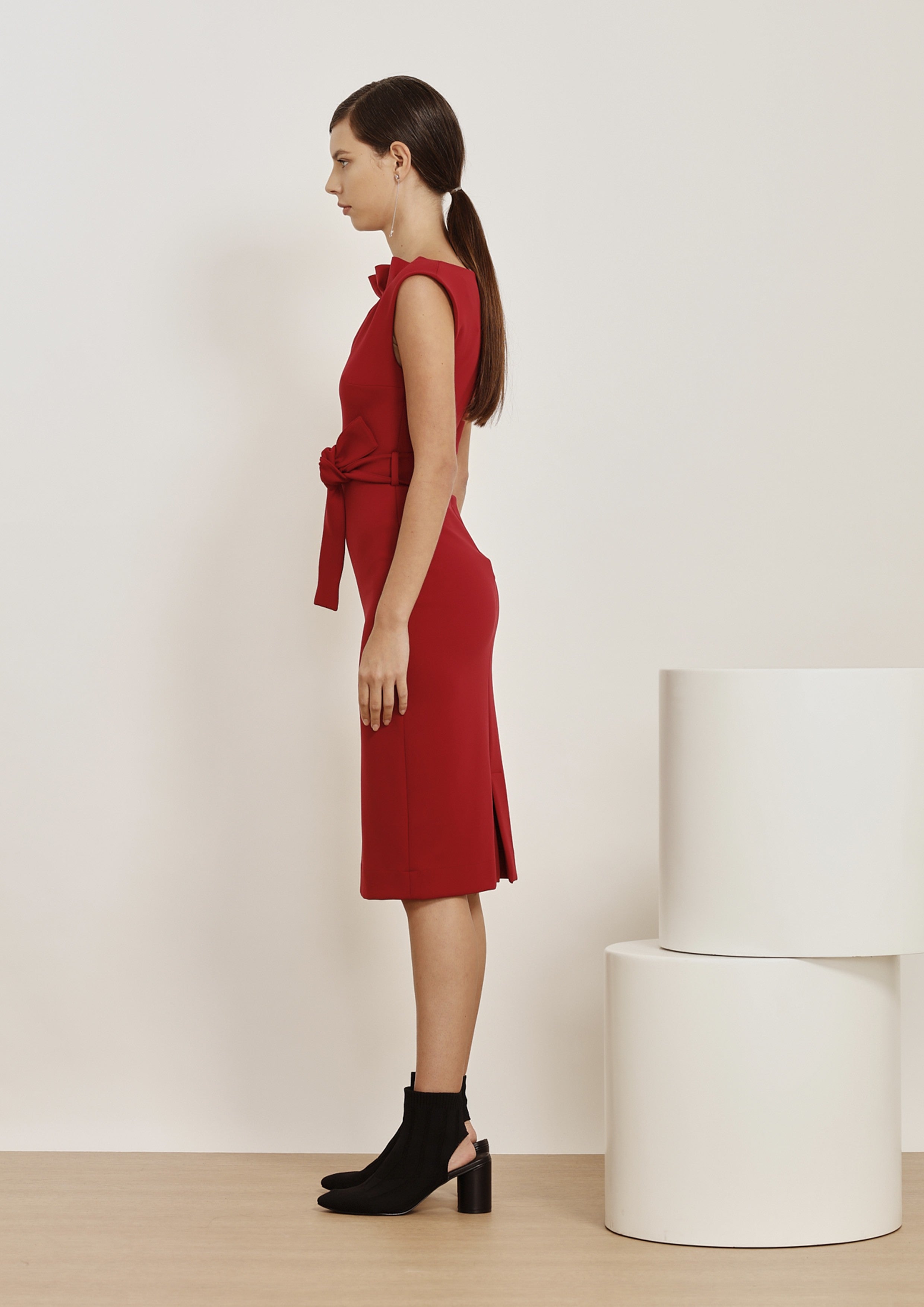 VESTIDO COM PREGA NO DECOTE