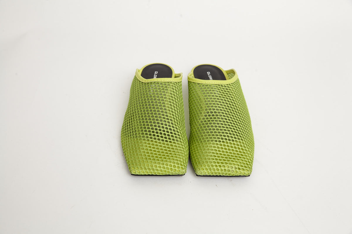 SLIPPER DE TELA COM VIVO DE COURO