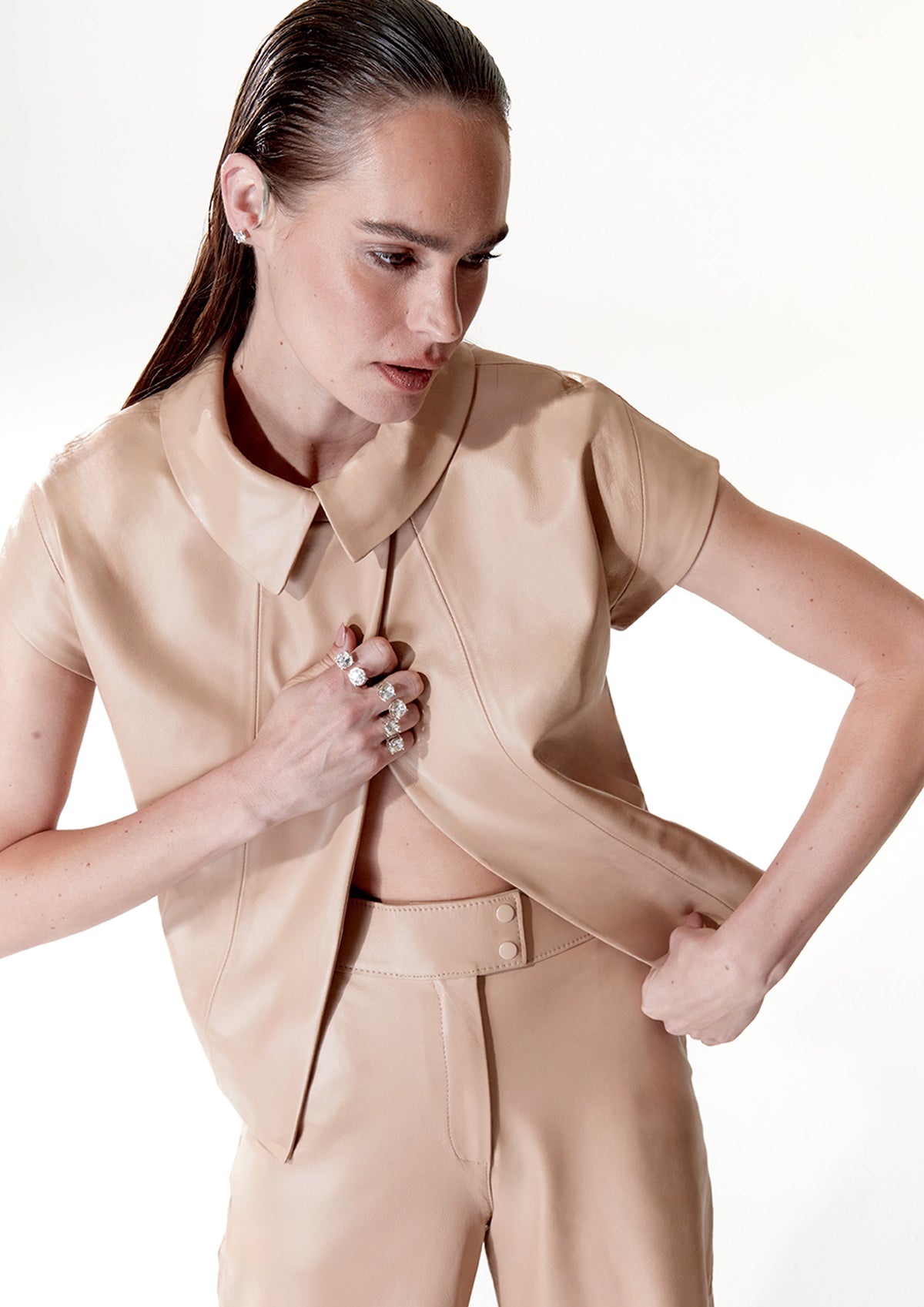 BLUSA BOTÕES EM COURO