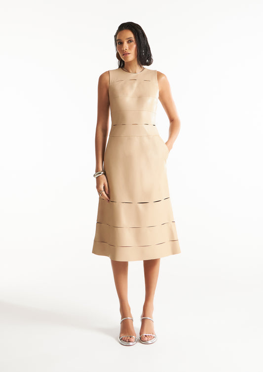 VESTIDO MIDI COM VAZADOS EM COURO