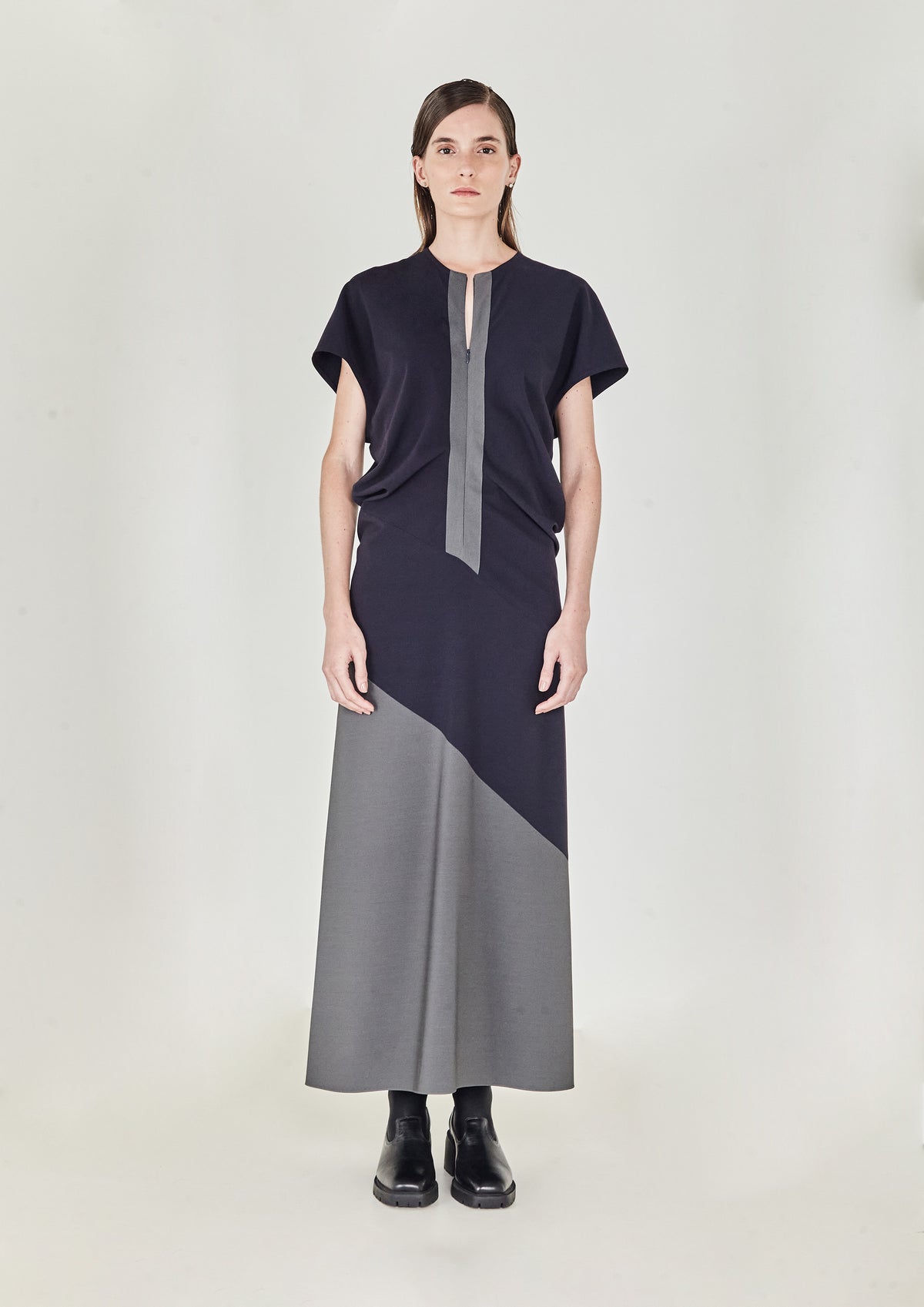 VESTIDO BICOLOR COM RECORTES