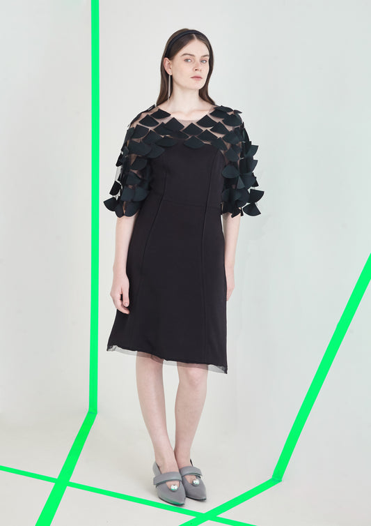 VESTIDO CORSELET COM APLICAÇÕES ESCAMAS