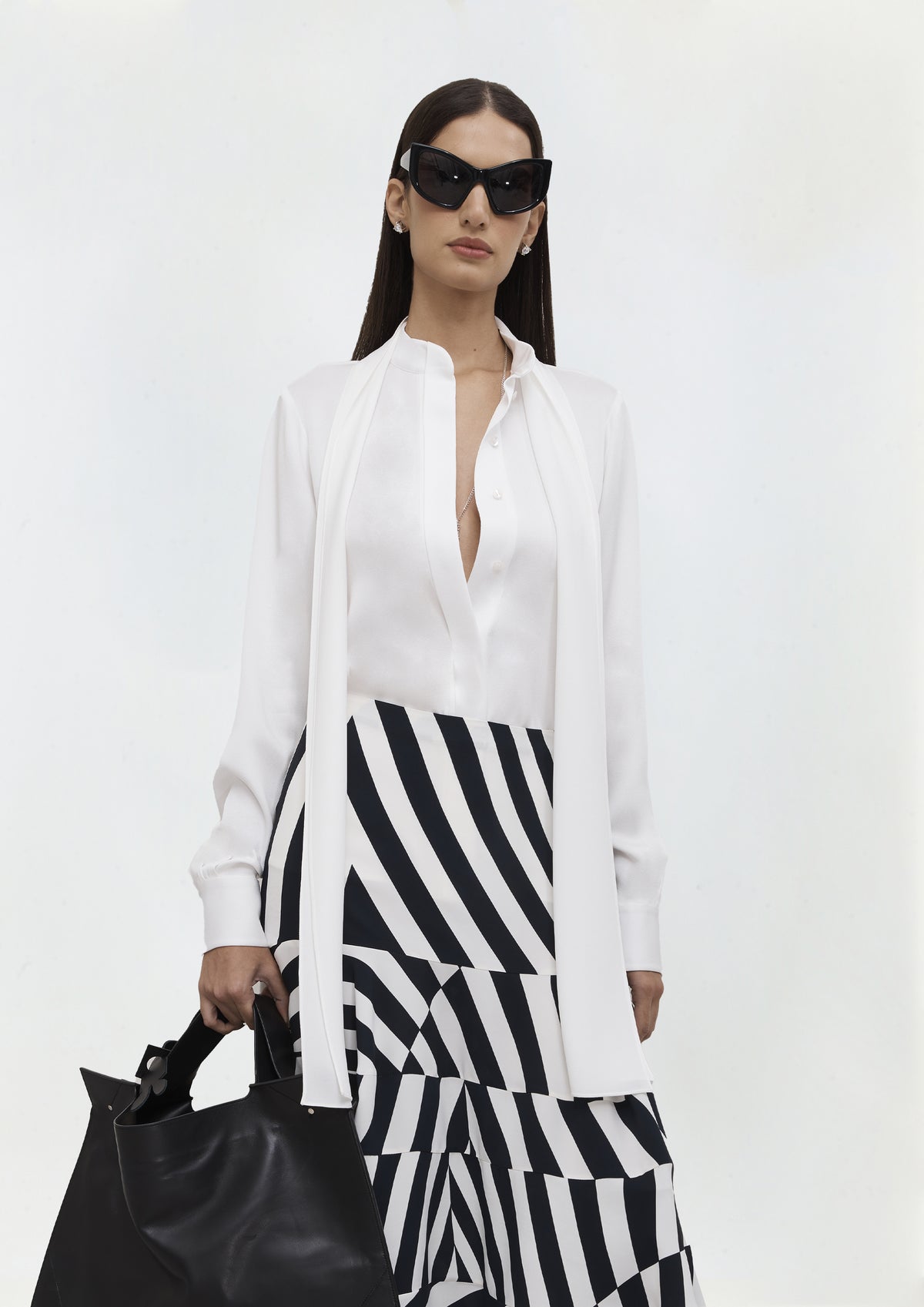 CAMISA DE CREPE COM GOLA LAÇO