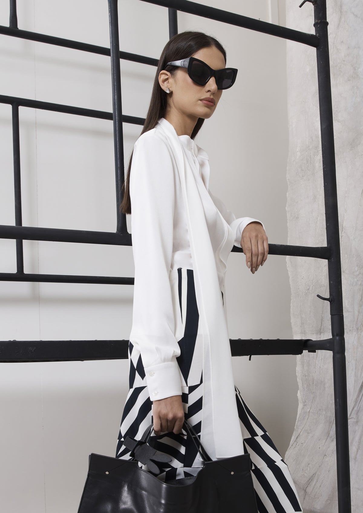 CAMISA DE CREPE COM GOLA LAÇO