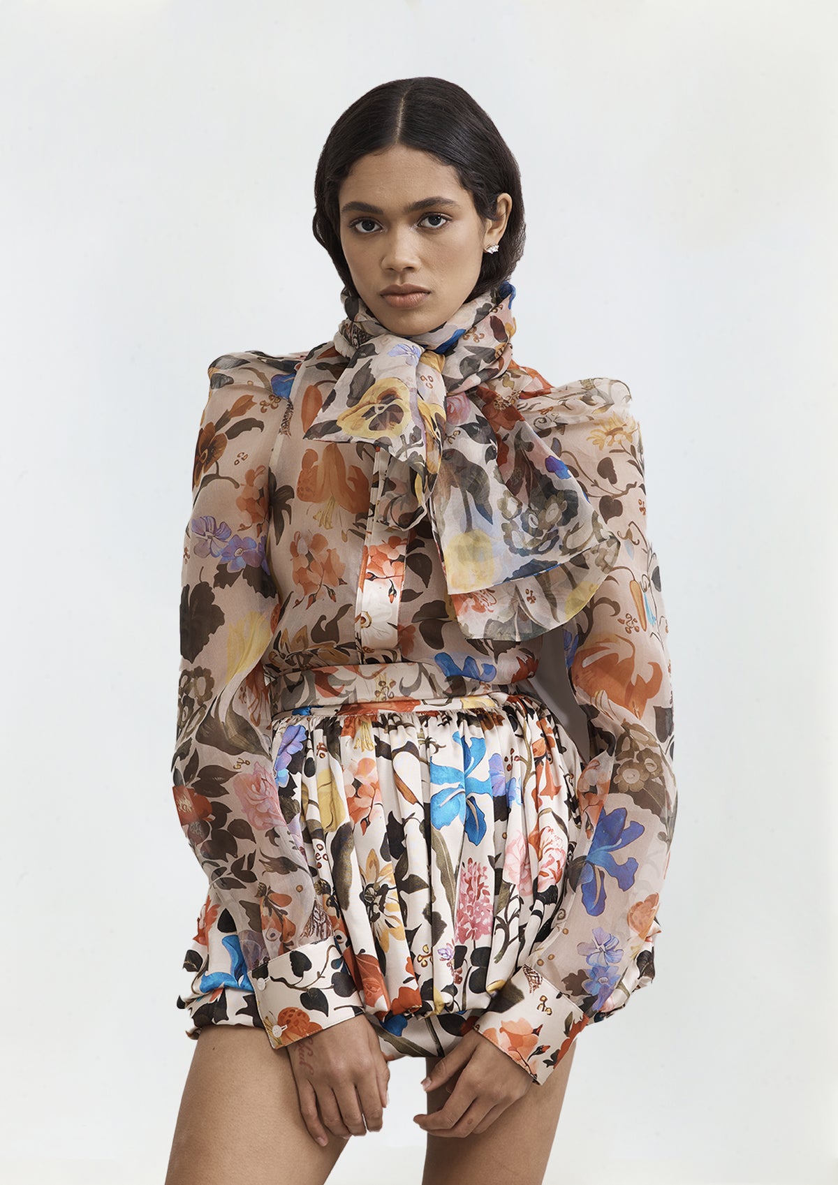 CAMISA COM ECHARPE FLOR ELISABETANA