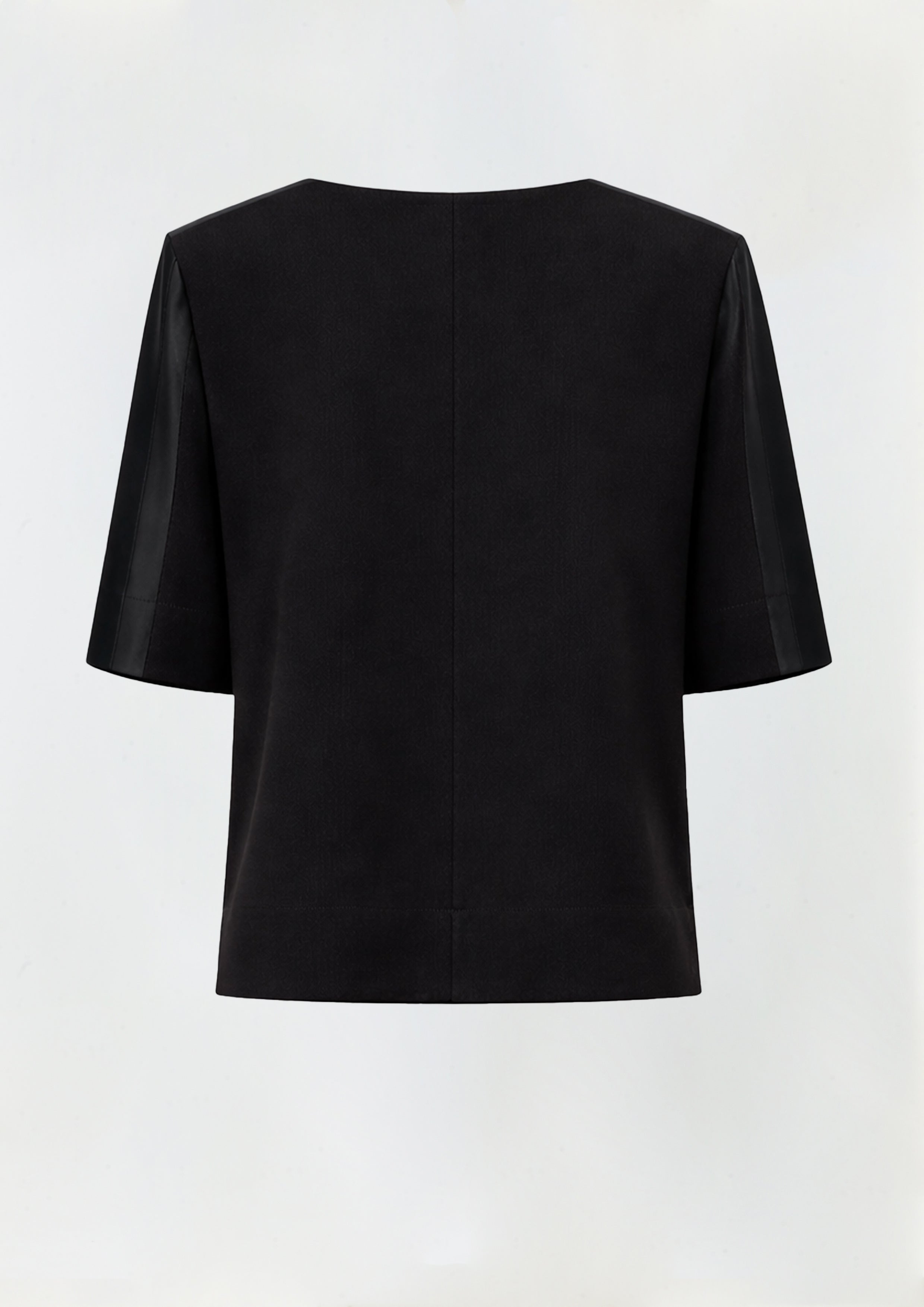 BLUSA COM RECORTE NO OMBRO