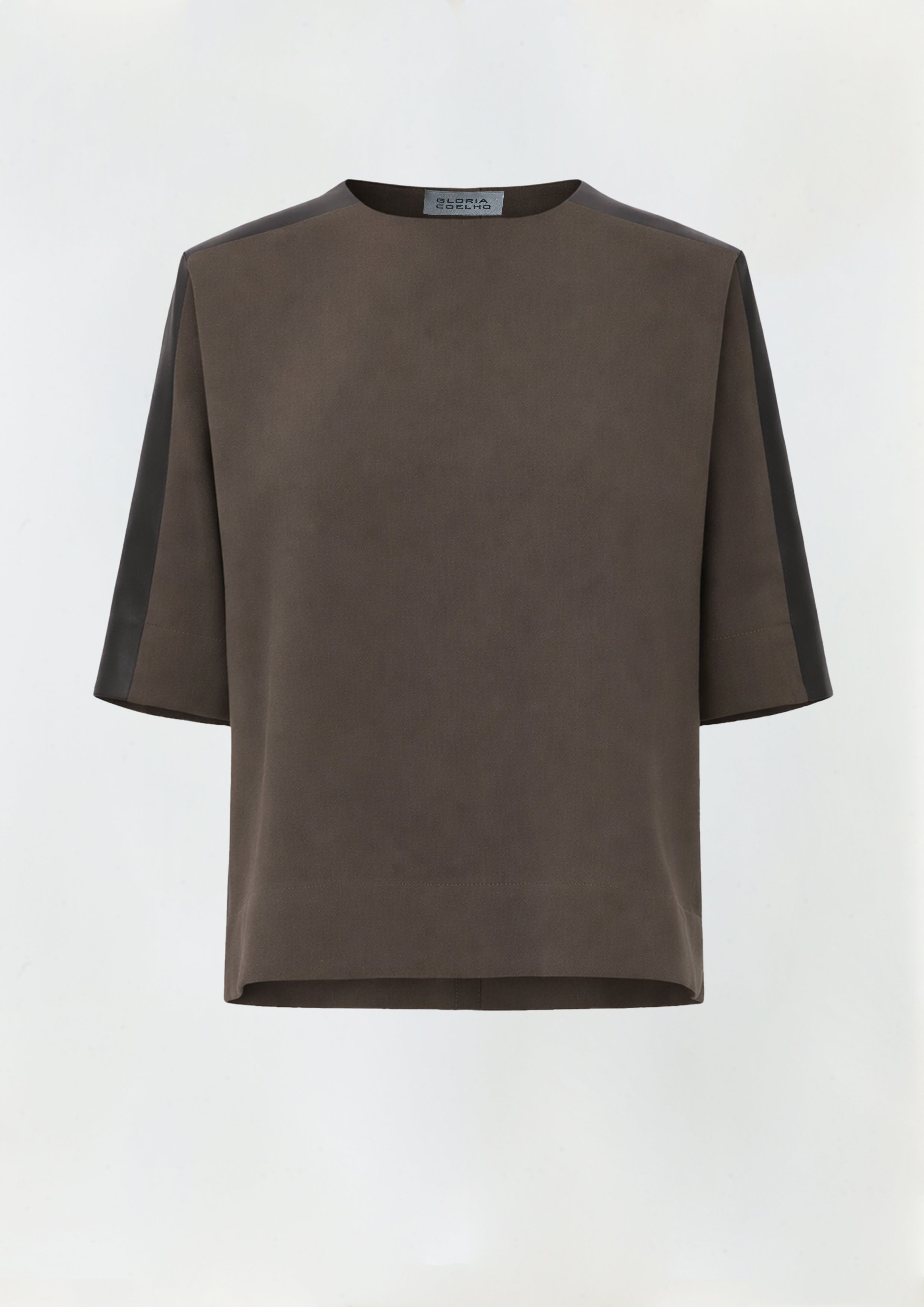 BLUSA COM RECORTE NO OMBRO