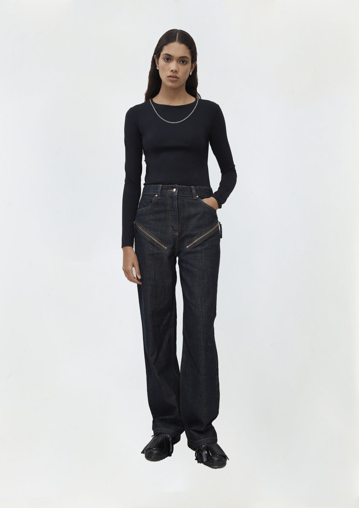JEANS COM ZÍPERES