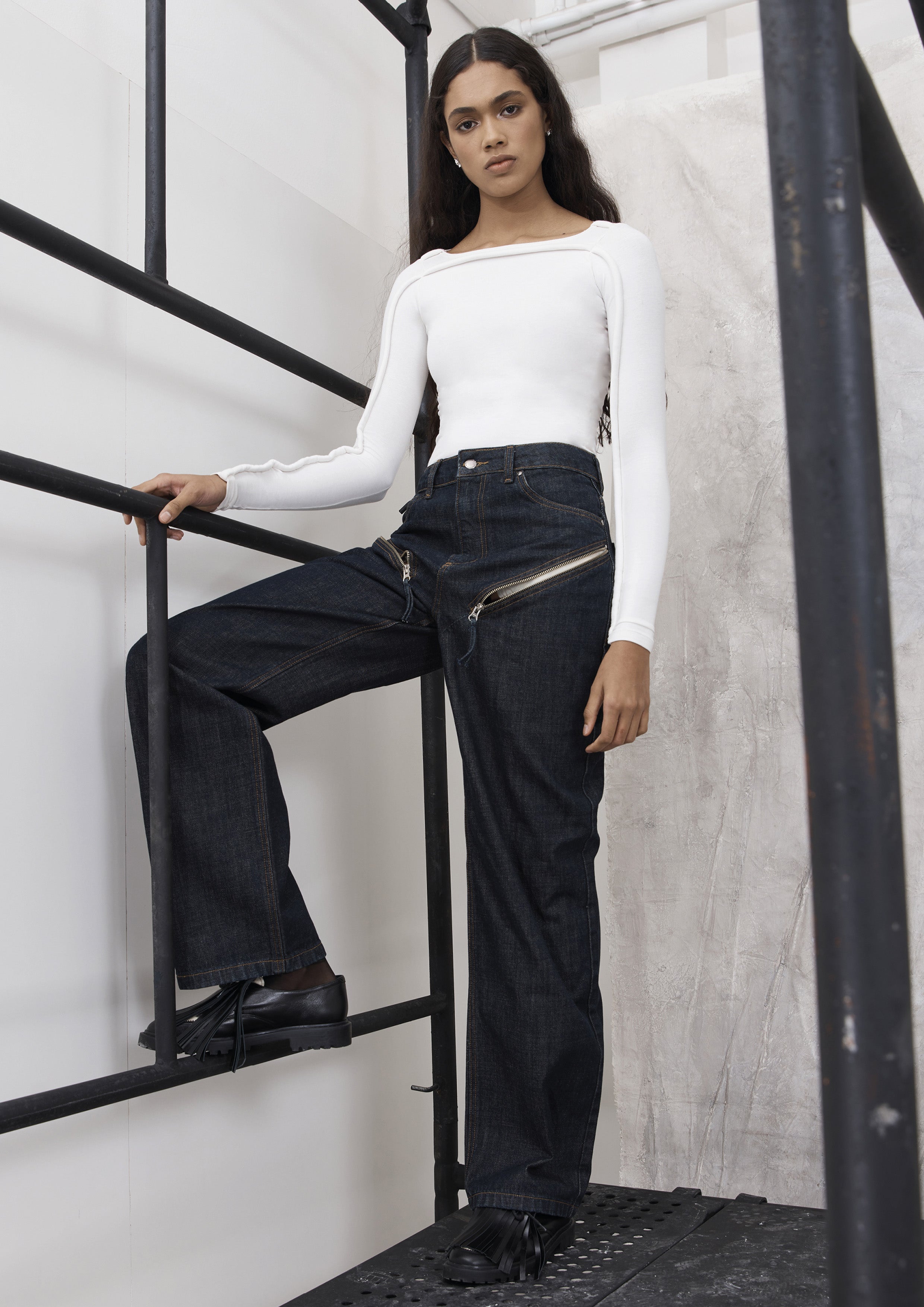 JEANS COM ZÍPERES
