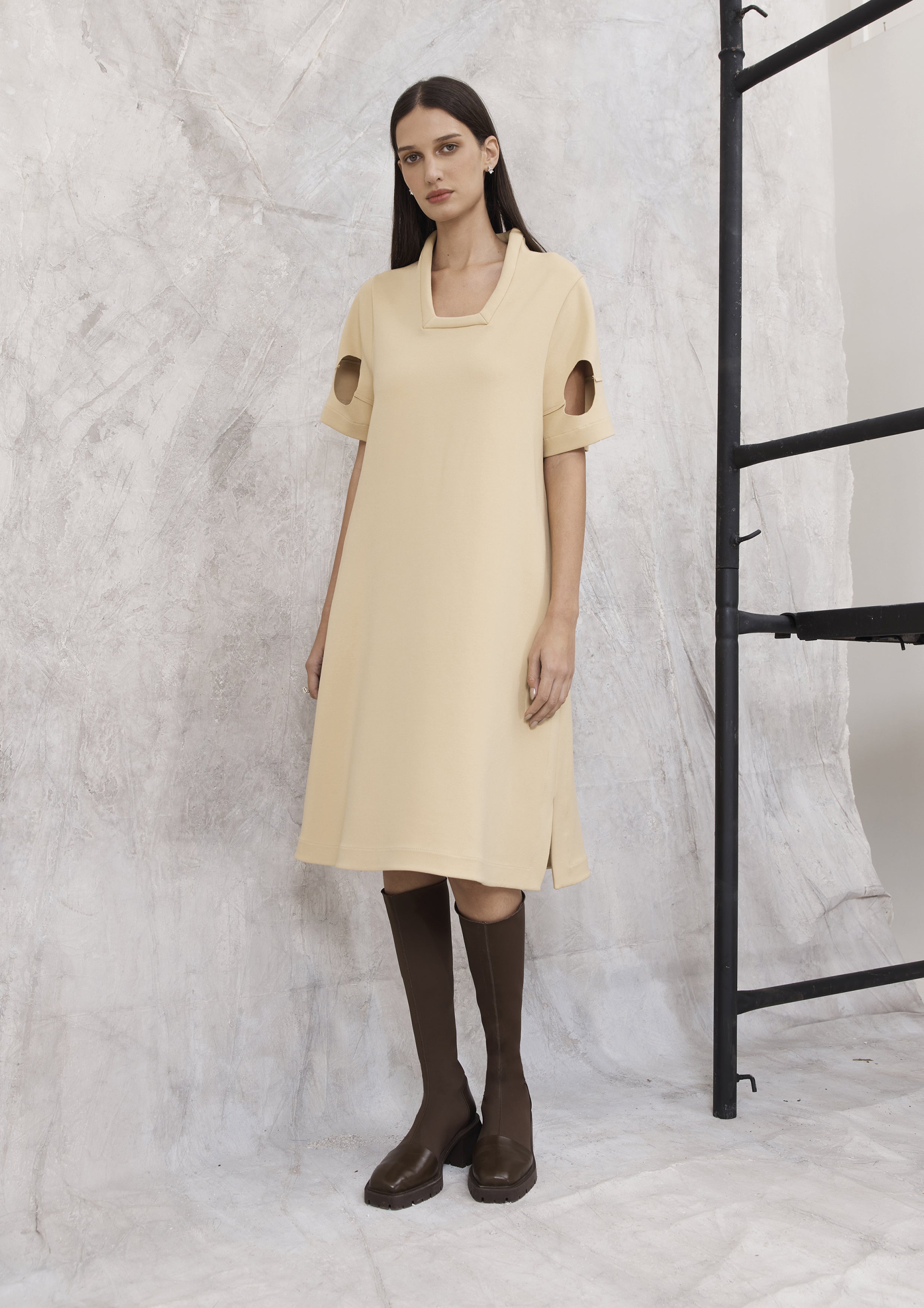 VESTIDO LINHA A COM GOLA