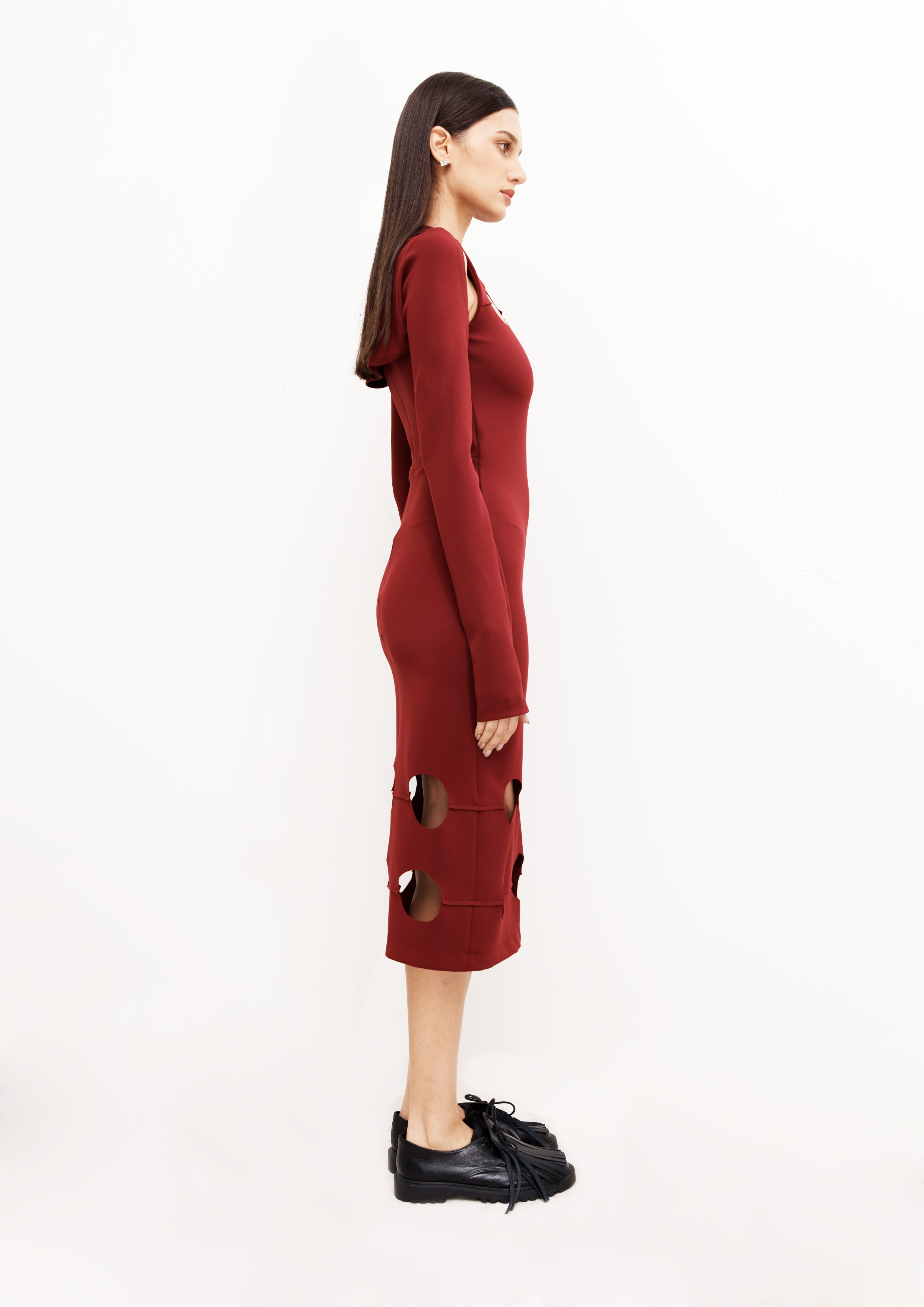 VESTIDO TUBO COM BOLAS VAZADAS