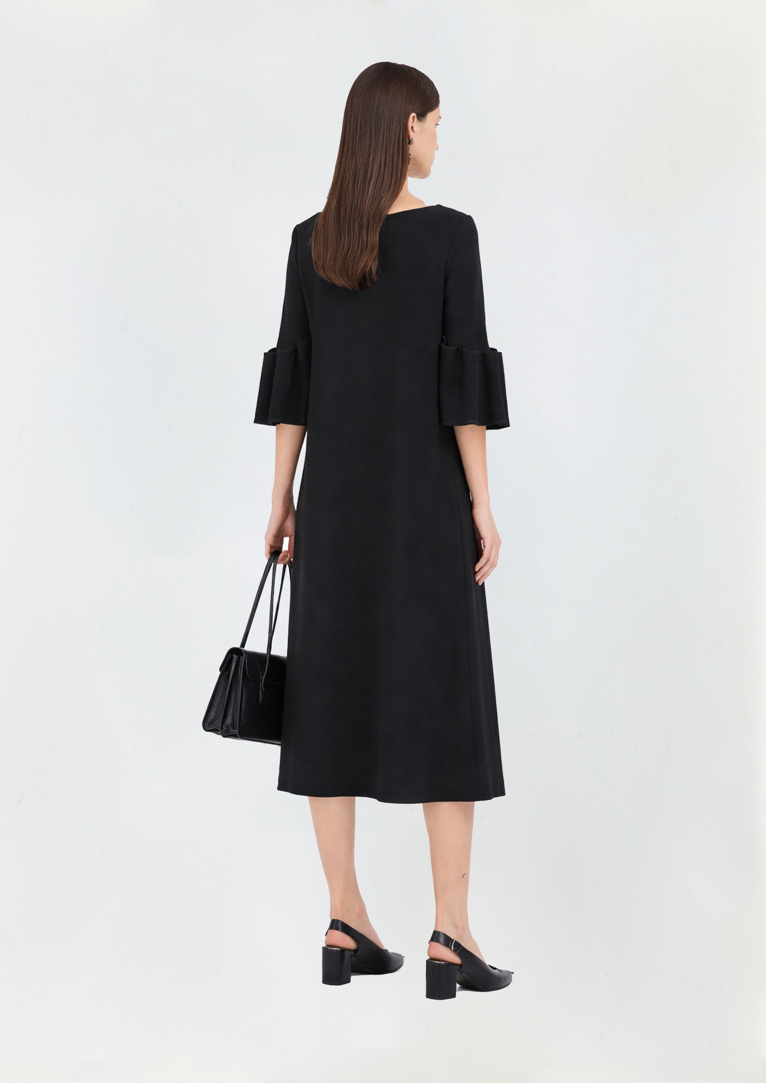 VESTIDO DETALHE NAS MANGAS