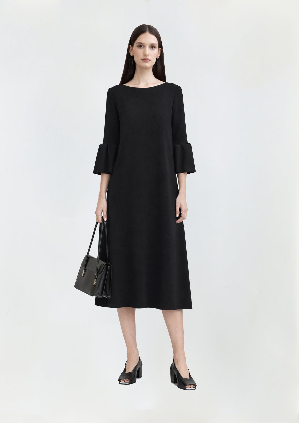 VESTIDO DETALHE NAS MANGAS