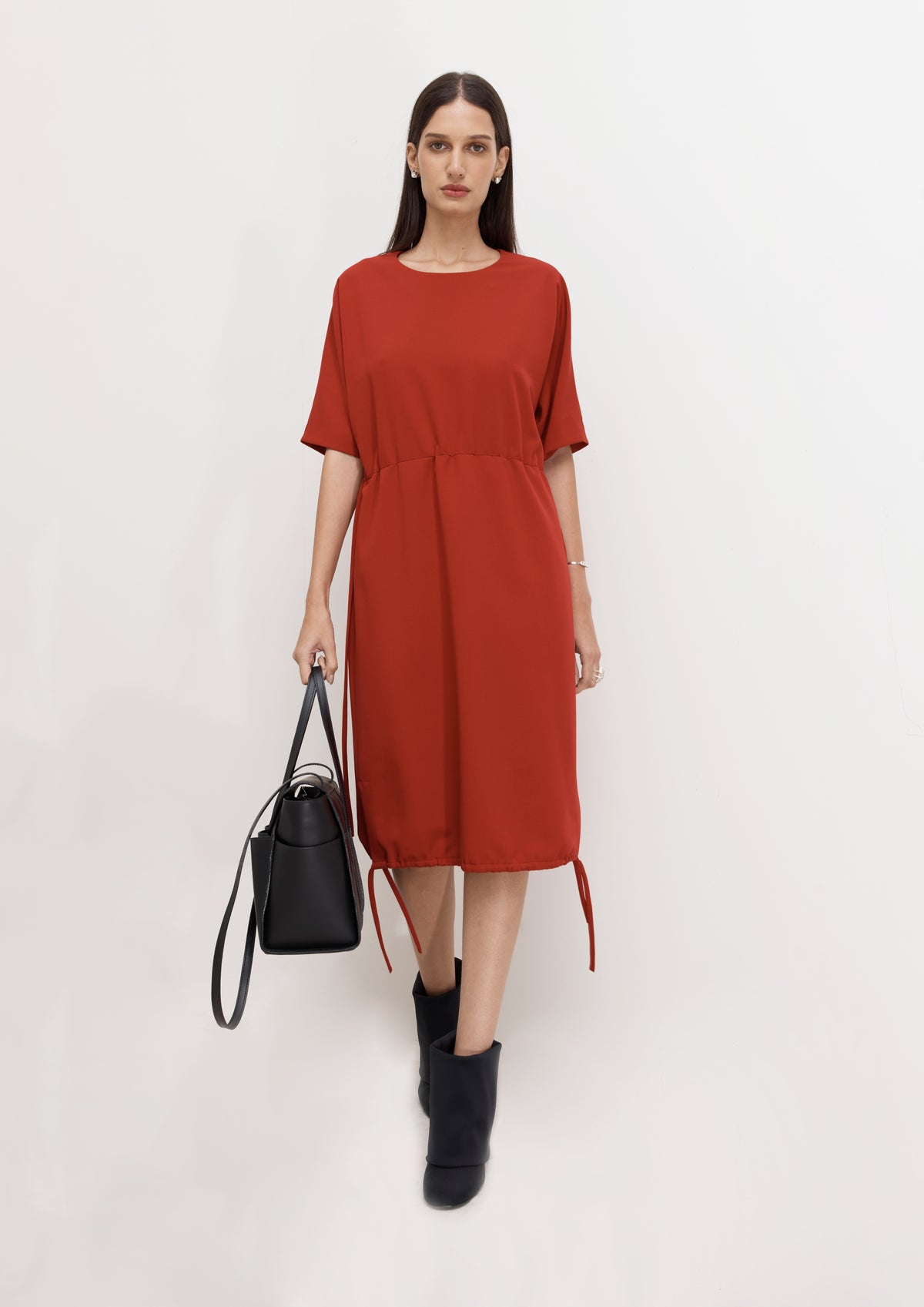 VESTIDO COM MANGA MORCEGO FRANZIDO