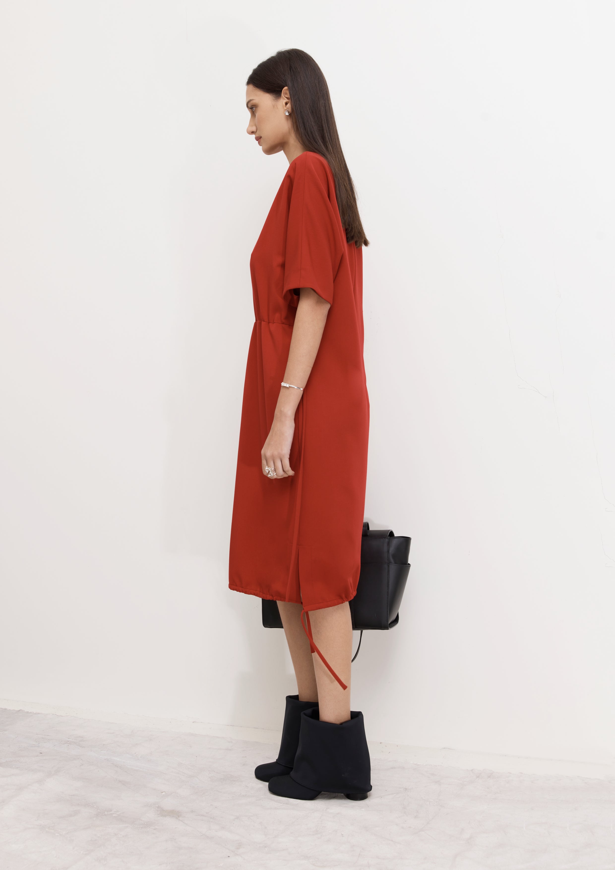 VESTIDO COM MANGA MORCEGO FRANZIDO