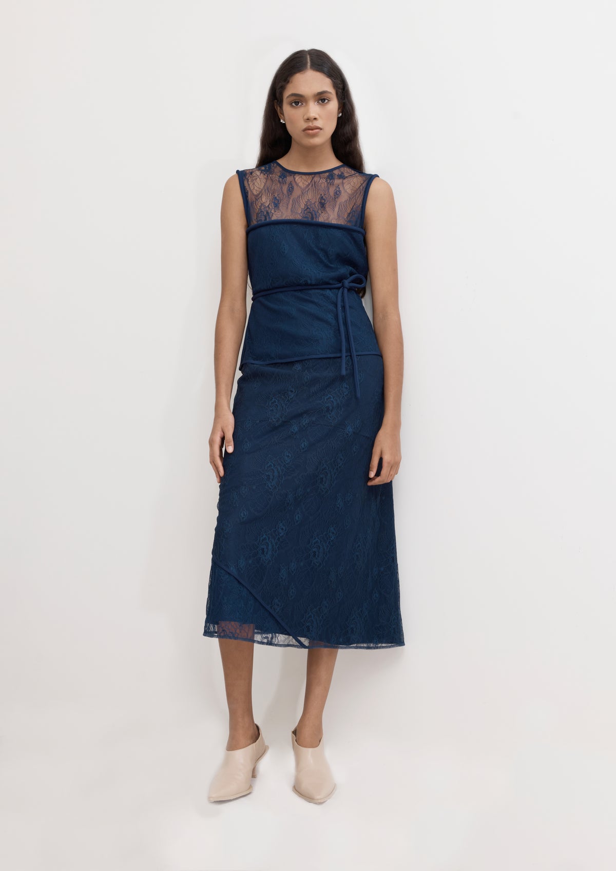 VESTIDO DE RENDA