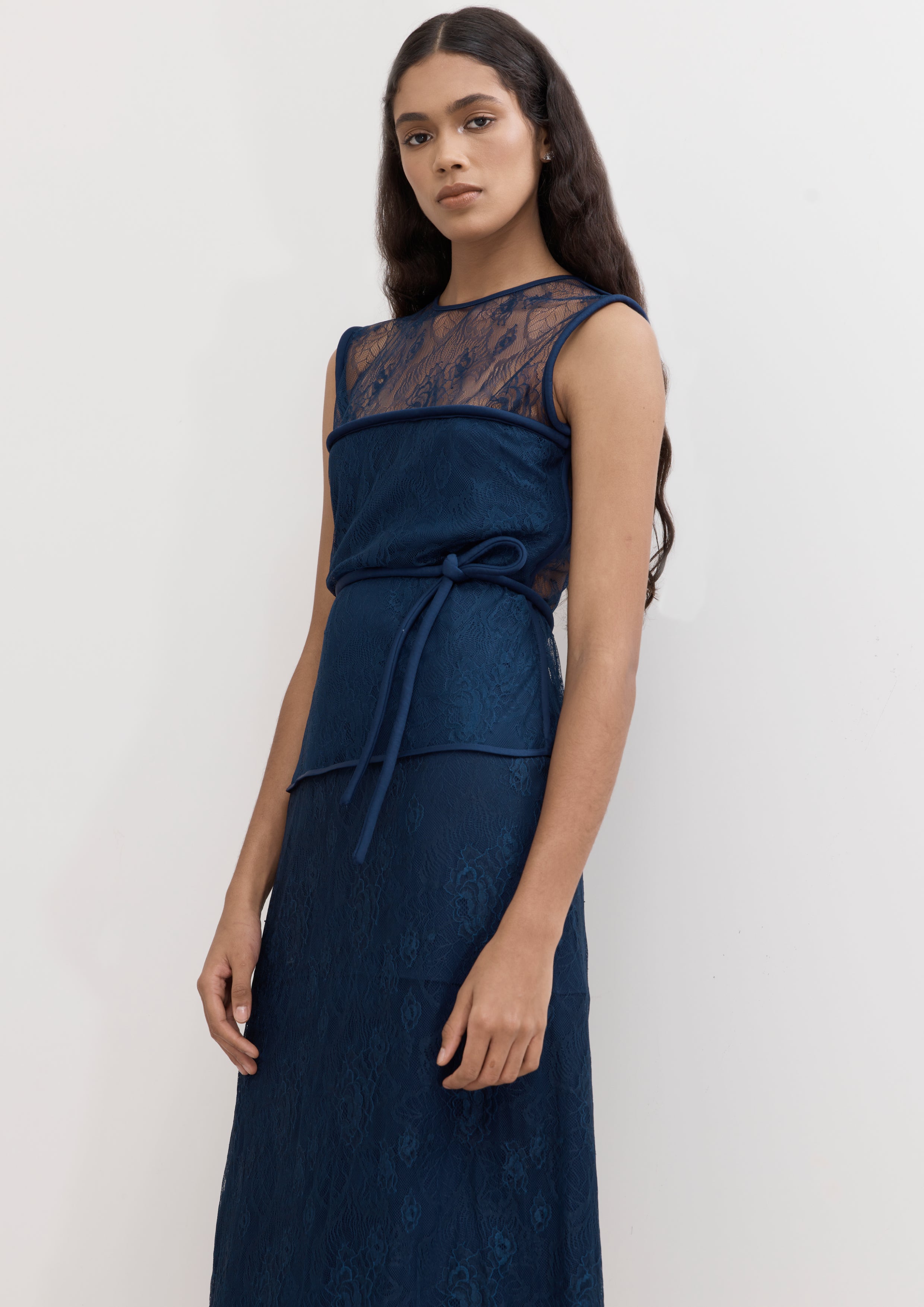 VESTIDO DE RENDA