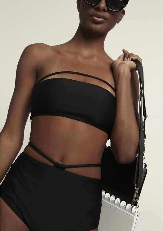 HOT PANTS COM ROLOTE