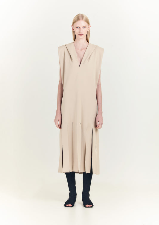 VESTIDO FRANJAS COM CAPUZ DE MALHA