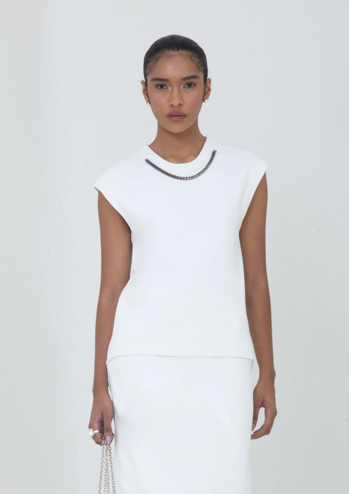BLUSA COM CORRENTE
