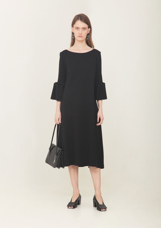 VESTIDO DETALHE NAS MANGAS