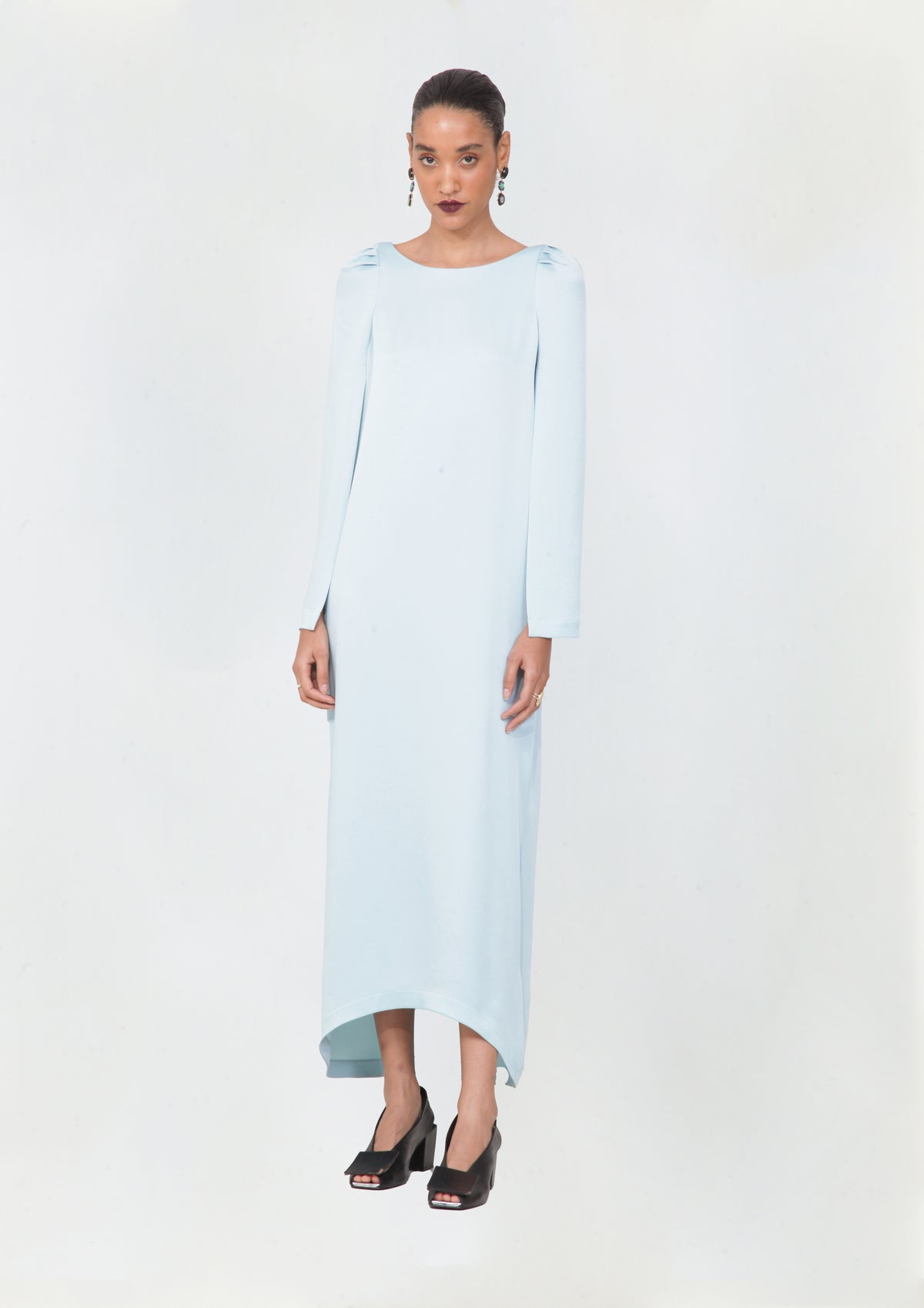 VESTIDO COQUETEL COM MANGAS FENDIDAS