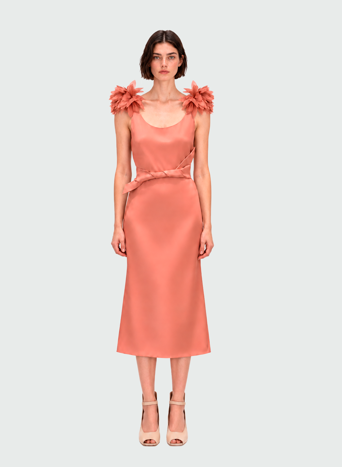 VESTIDO CURTO DE VIÉS  COM APLICAÇÃO