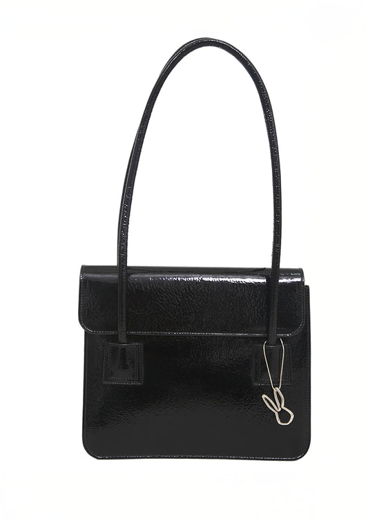 BOLSA DE FOLE COM ABA COURO VERNIZ