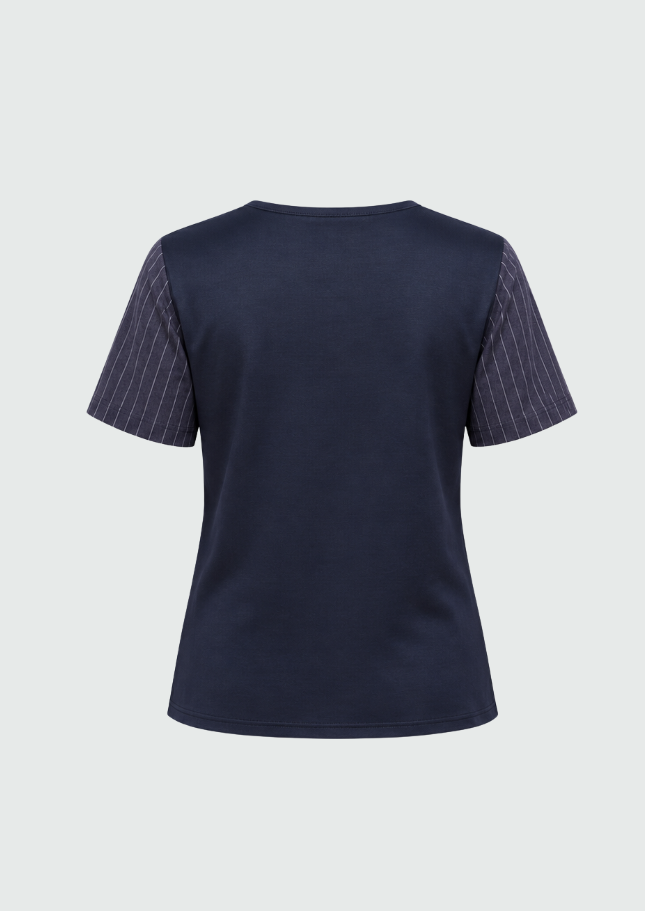 CAMISETA COM MANGAS LISTRADAS