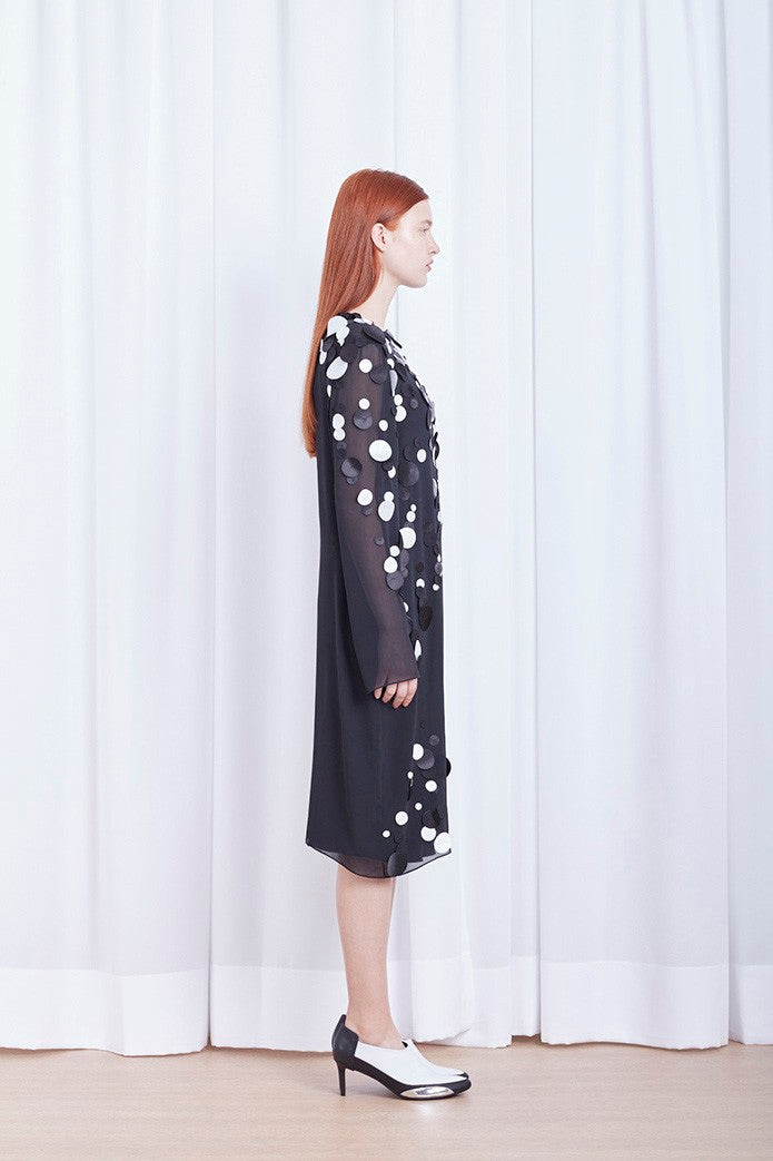 VESTIDO MANGA LONGA COM FAIXA DE PAETÊ