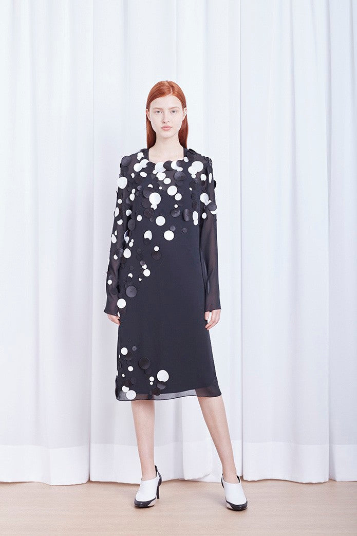 VESTIDO MANGA LONGA COM FAIXA DE PAETÊ