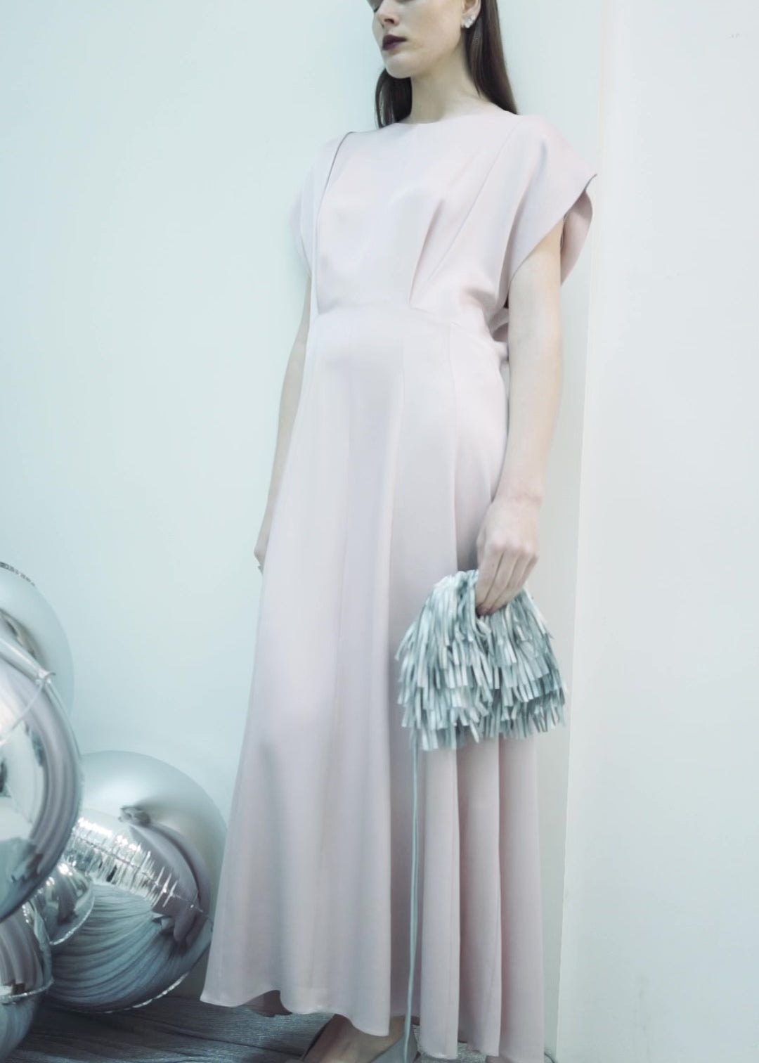 VESTIDO COM SAIA RODADA