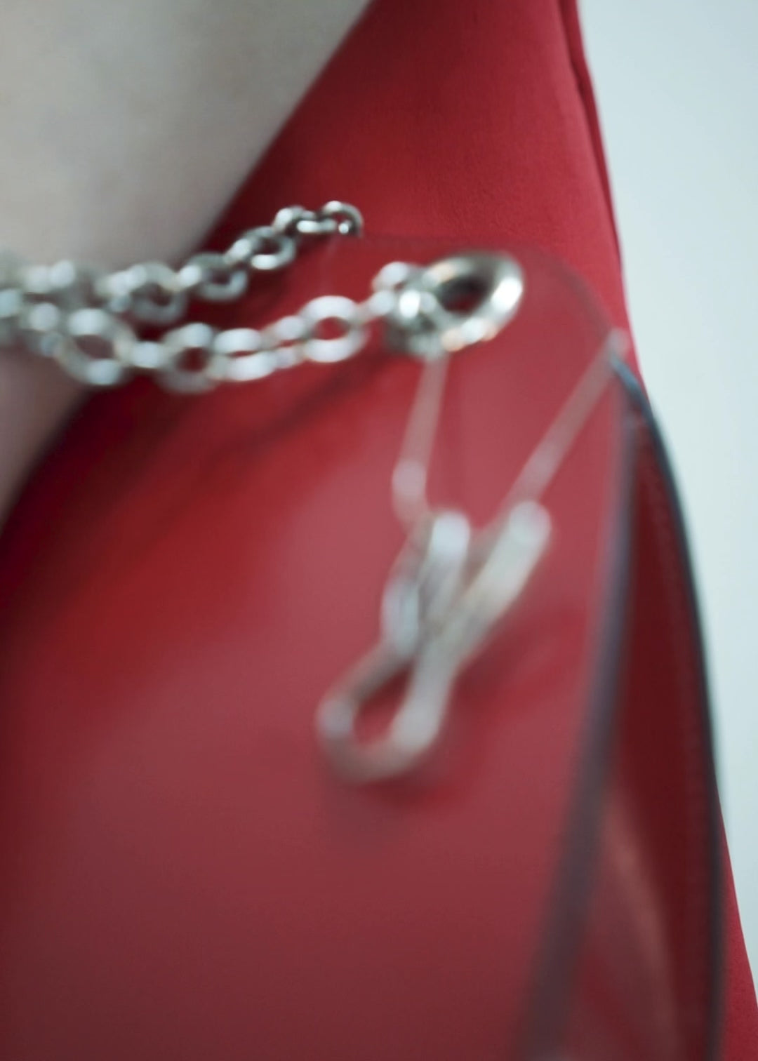 VESTIDO CURTO COM PREGUEADOS