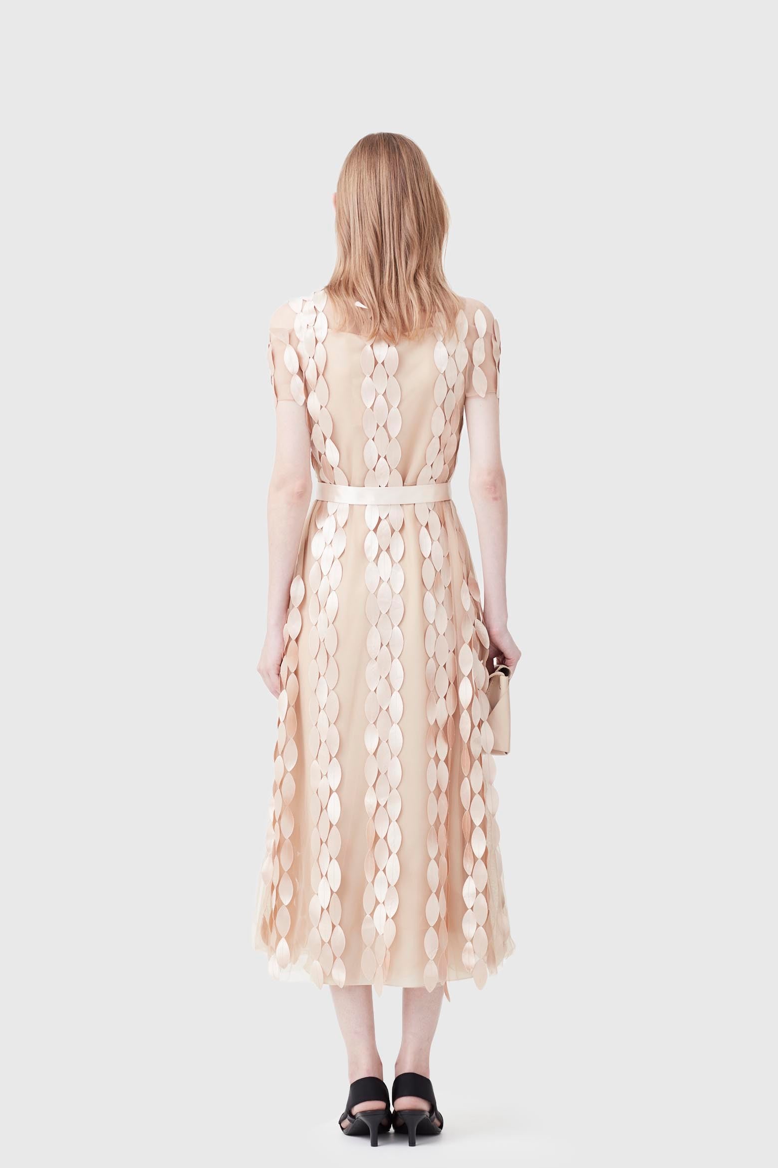 VESTIDO MIDI APLICAÇÃO FOLHA