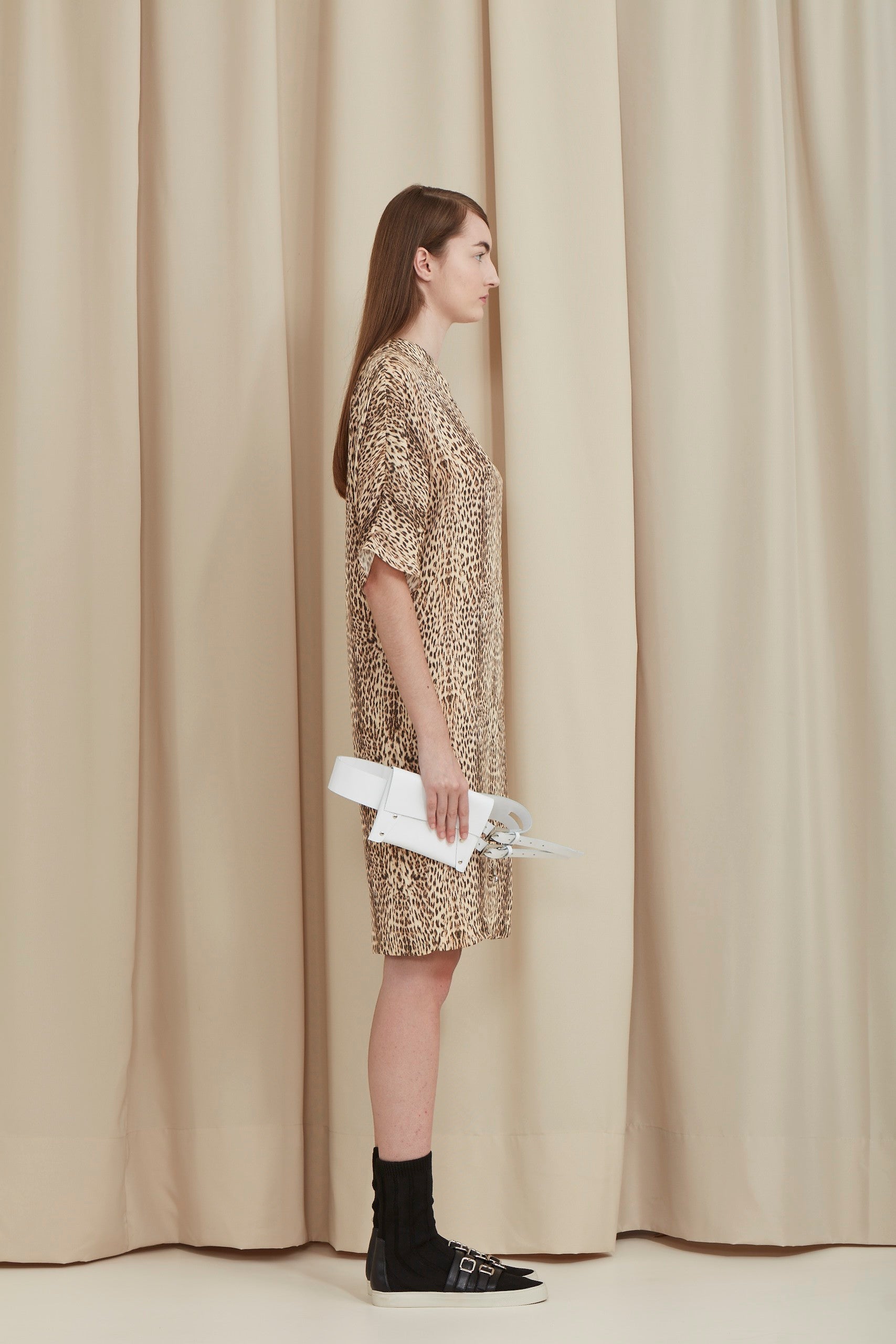 VESTIDO CURTO ESTAMPA ONÇA