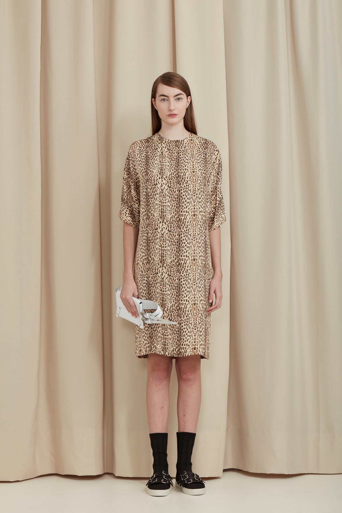 VESTIDO CURTO ESTAMPA ONÇA