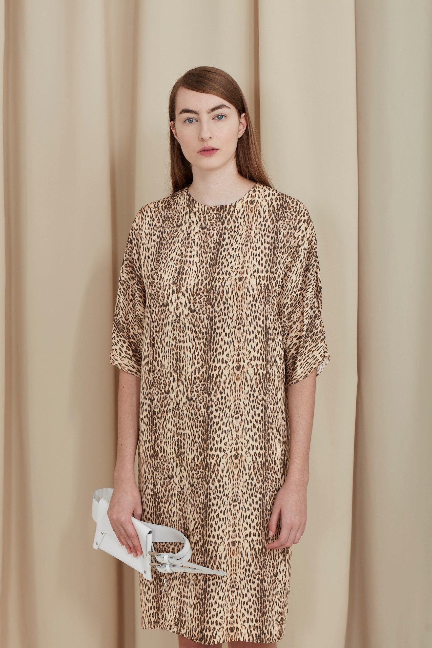 VESTIDO CURTO ESTAMPA ONÇA