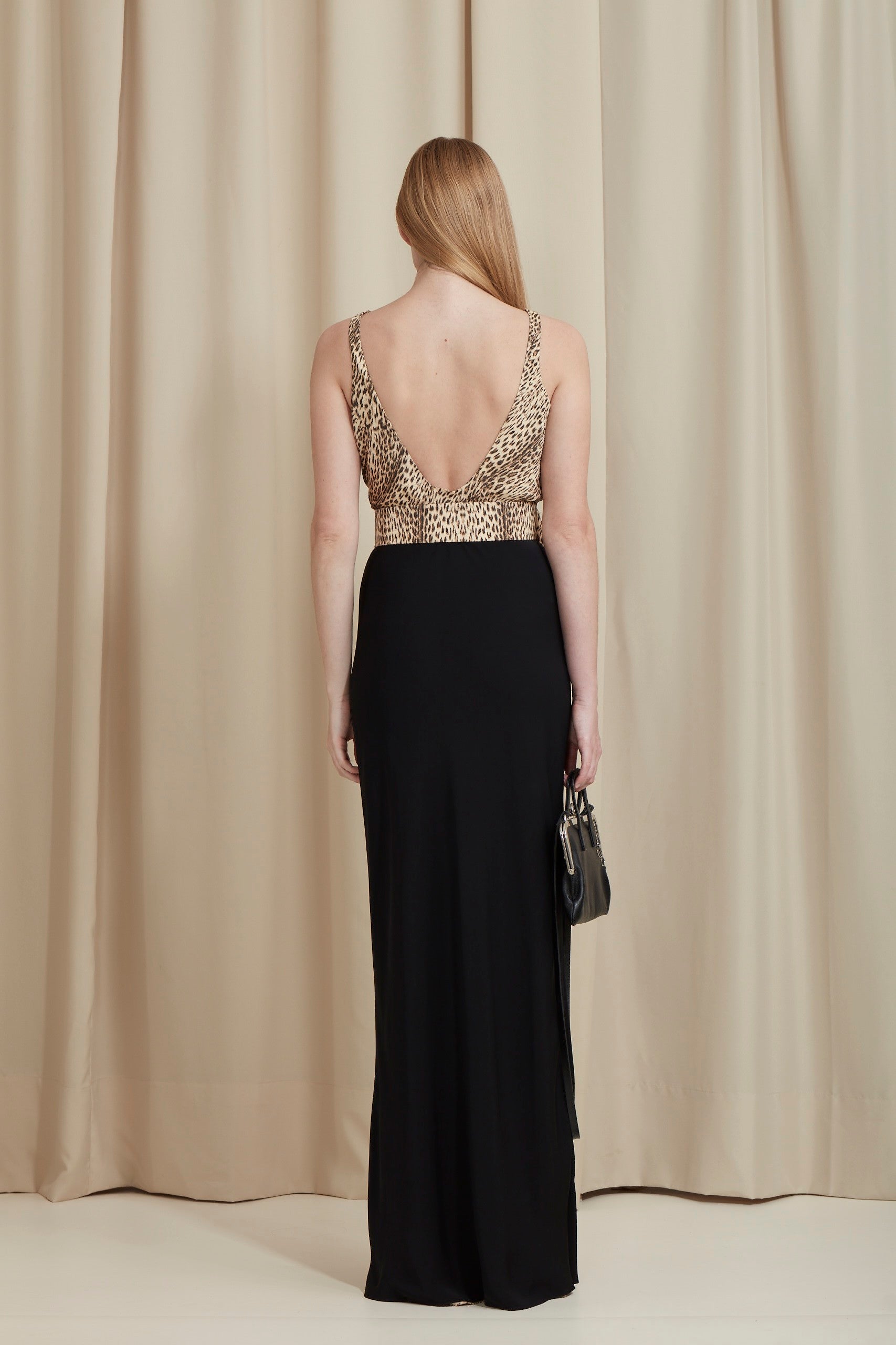 VESTIDO LONGO DECOTE FRENTE E COSTAS ESTAMPADO CREPE